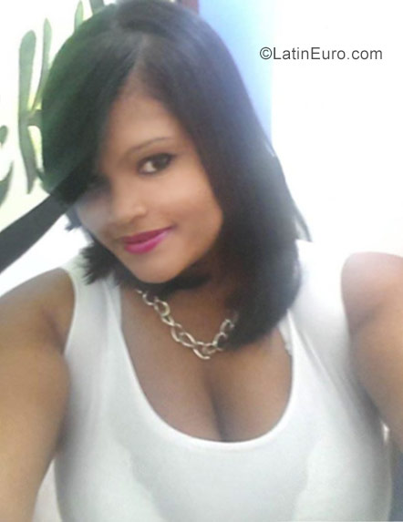 Date this attractive Dominican Republic girl Esther from Constana DO30279