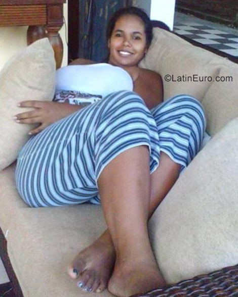 Date this lovely Venezuela girl Paola from Caracas VE928