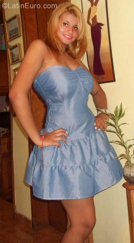 Date this lovely Venezuela girl Kari from Valencia VE936