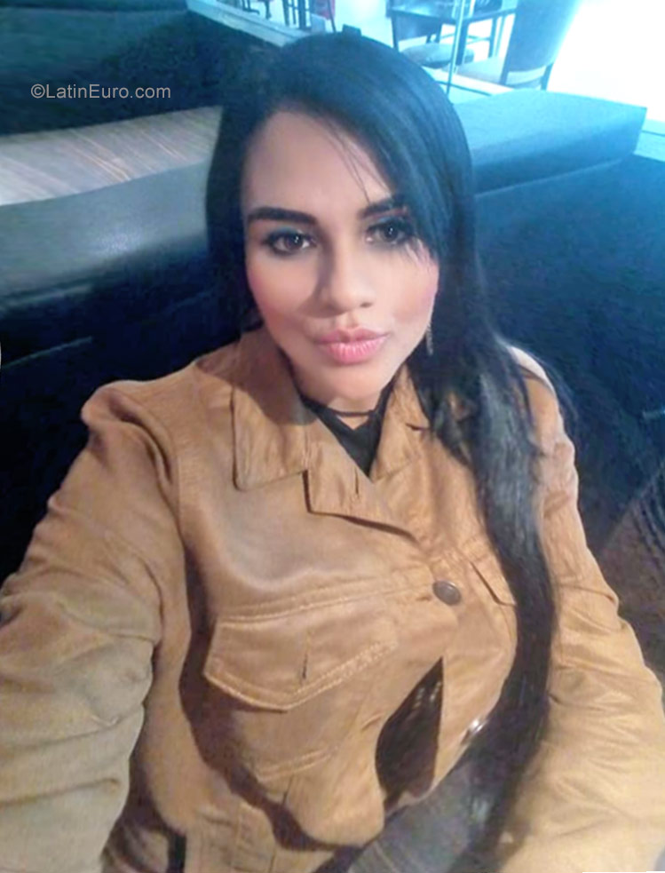 Date this beautiful Colombia girl Nancy from Medellin CO22343