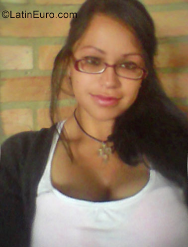 Date this delightful Colombia girl Yohana from Bogota CO22397