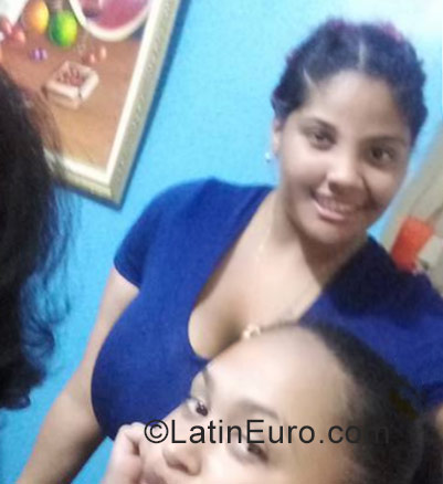Date this foxy Dominican Republic girl Soranyi from Santo Domingo DO30443