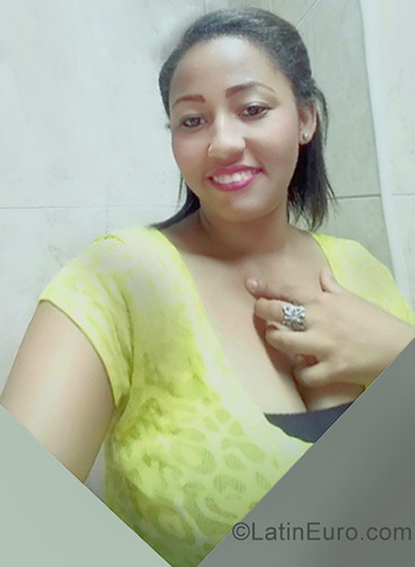 Date this lovely Ecuador girl Mariel from Guayaquil EC214