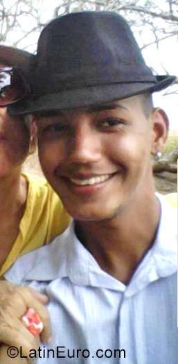 Date this beautiful Venezuela man Alejandro from Cagua VE1005