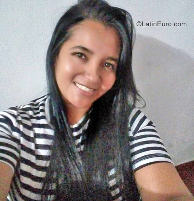 Date this sultry Colombia girl Magui from Medellin CO22497