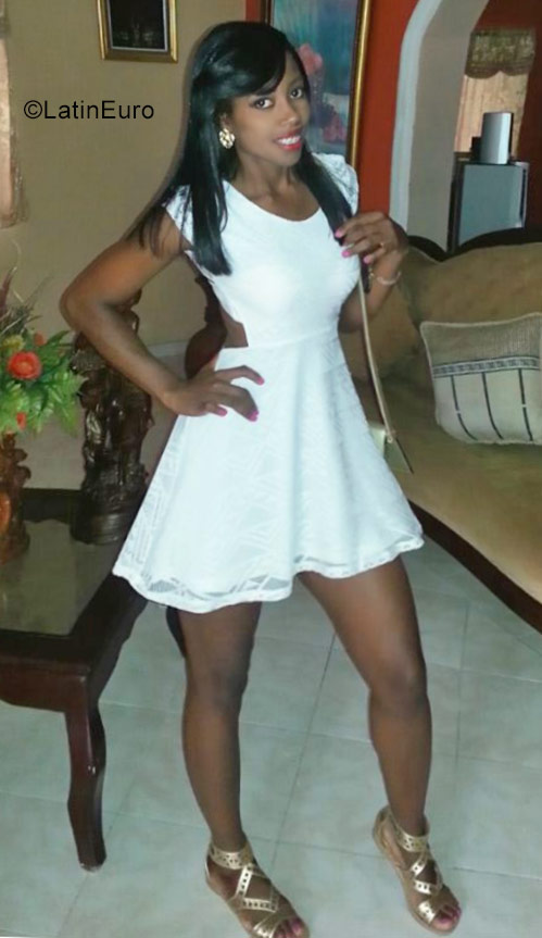 Date this sultry Dominican Republic girl Sherlyn from Santo Domingo DO30531