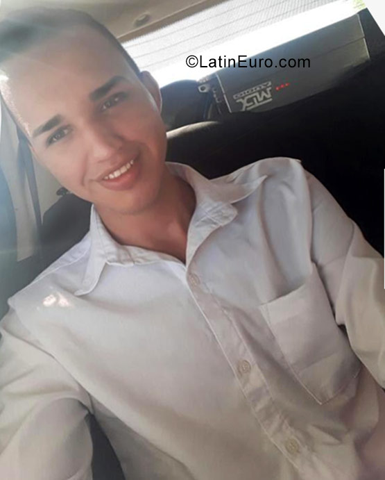 Date this charming Colombia man Robinsen from Barranquilla CO22612