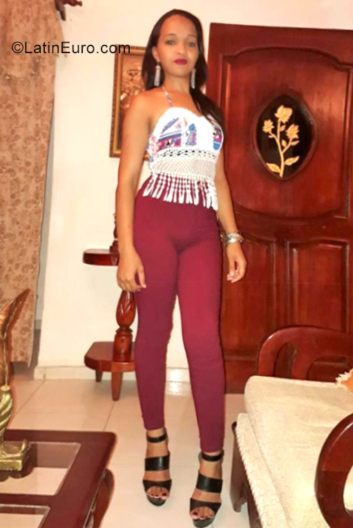 Date this tall Dominican Republic girl Eliza from Higuey DO30578