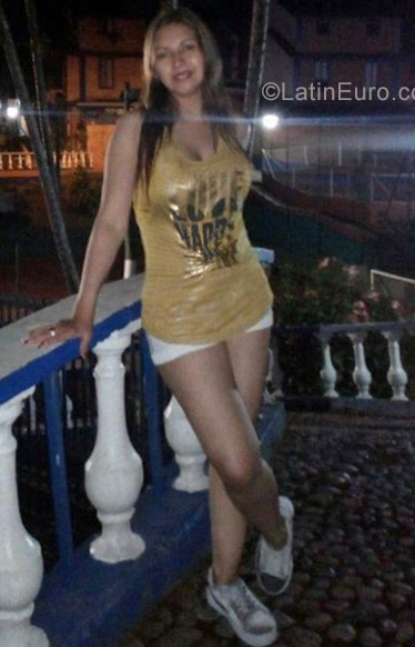 Date this georgeous Colombia girl Helen from Bogota CO22729