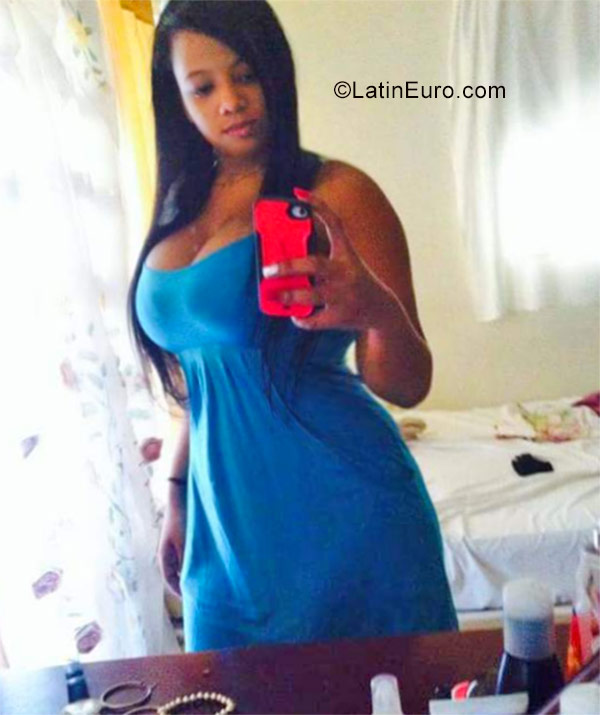 Date this gorgeous Dominican Republic girl Julia from Santo Domingo DO30793