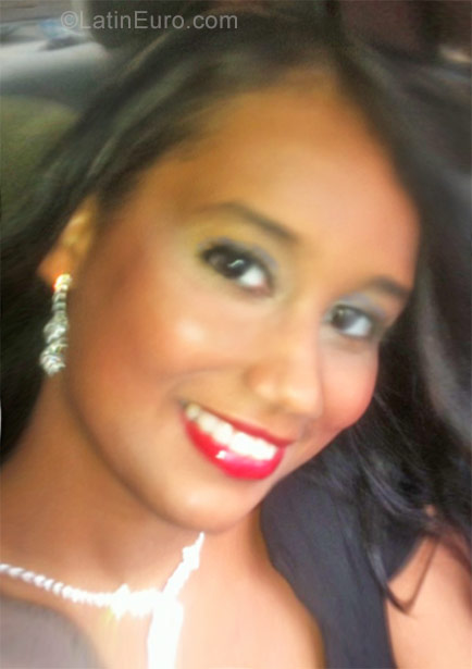 Date this good-looking Dominican Republic girl Madde from Santo Domingo DO30824
