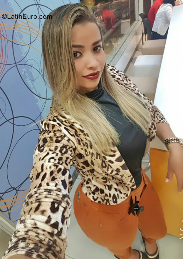 Date this funny Brazil girl Luane from Joinville BR10376