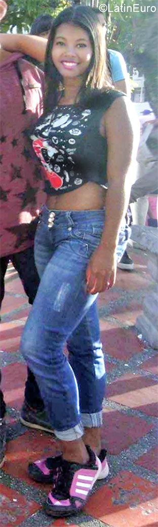 Date this hard body Venezuela girl Mayerlyn from Guatire VE1147