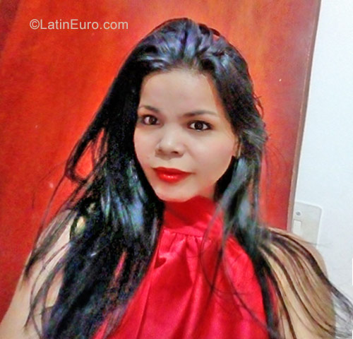 Date this nice looking Colombia girl Adriana from Riohacha CO22898