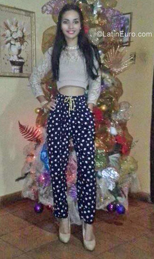 Date this beautiful Venezuela girl Adriana from Maracaibo VE1190