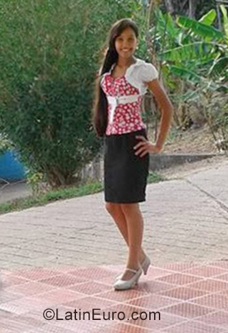 Date this hard body Venezuela girl Scarleth from Barquisimeto VE1204