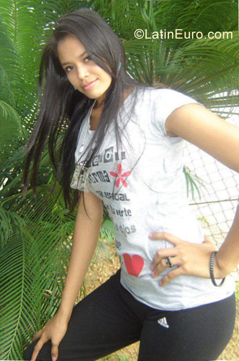 Date this good-looking Venezuela girl Nacarie from Anzoategui VE1219