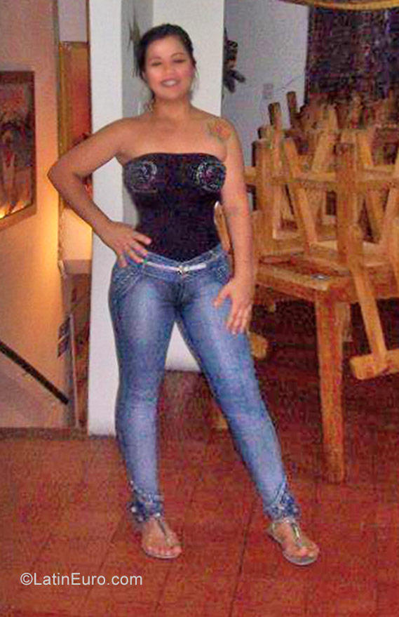 Date this good-looking Colombia girl Monica from Medellin CO22996