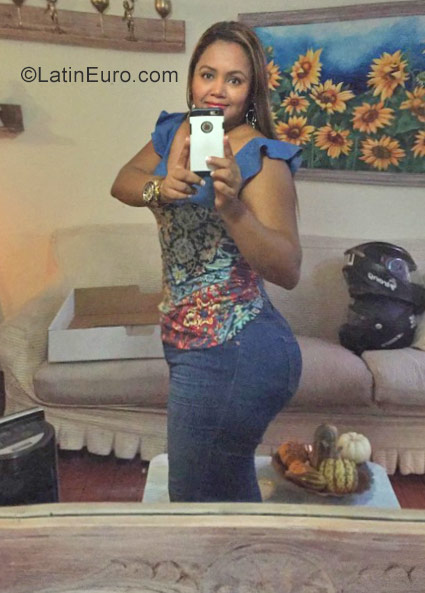 Date this passionate Colombia girl Maria from Cali CO23035