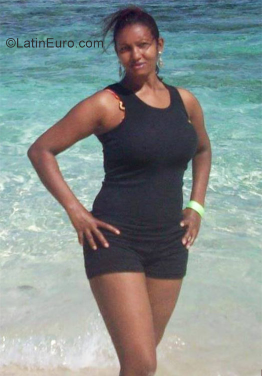 Date this voluptuous Dominican Republic girl Yudale from Santiago DO31139