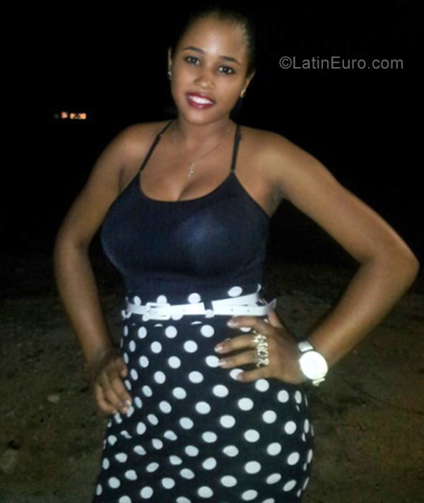 Date this athletic Dominican Republic girl Anyelina from Santo Domingo DO31157
