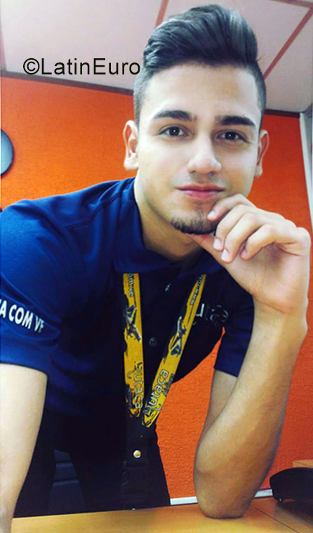 Date this gorgeous Venezuela man Victor from Caracas VE1265