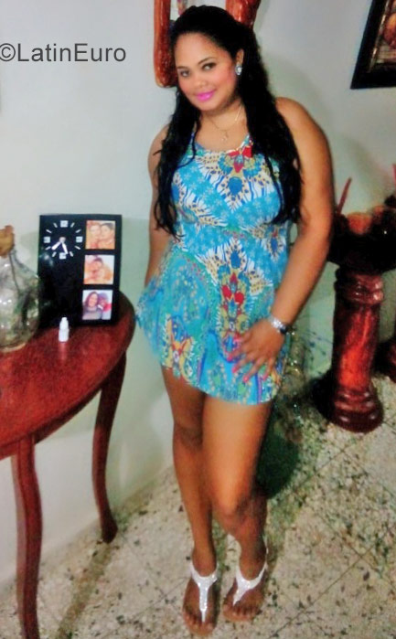 Date this young Dominican Republic girl Cynthia from Santo Domingo DO31268