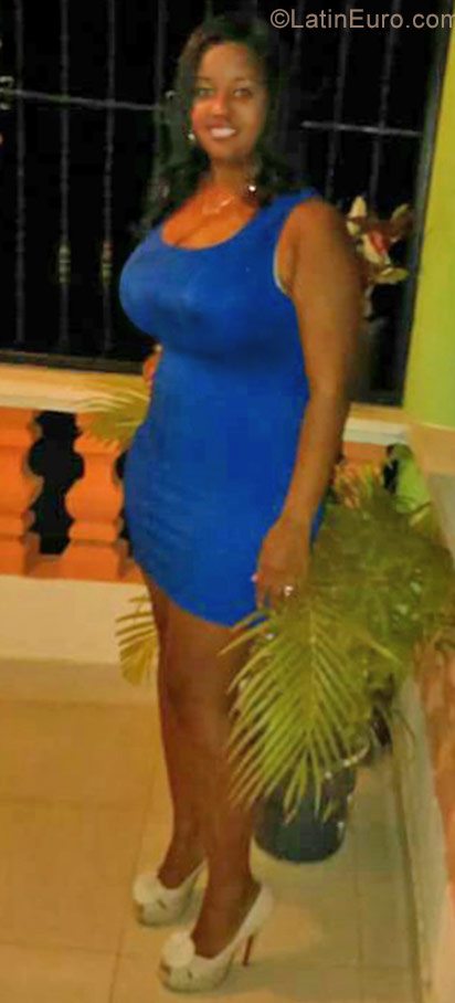 Date this hard body Dominican Republic girl Indhira from Santo Domingo DO31669