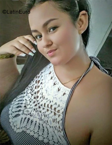 Date this attractive Colombia girl Aleja from Pasto CO23254