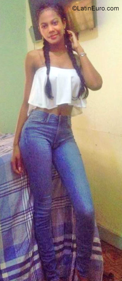 Date this good-looking Dominican Republic girl MARIANA from Santo Domingo DO31563