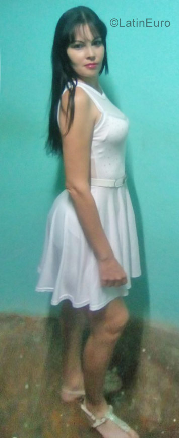 Date this georgeous Cuba girl Rosabel from Holguin CU237