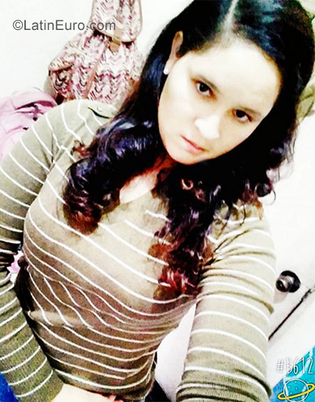 Date this young Peru girl Sol from Chiclayo PE1222