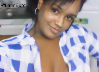 Date this sensual Cuba girl Diana from Havana CU245