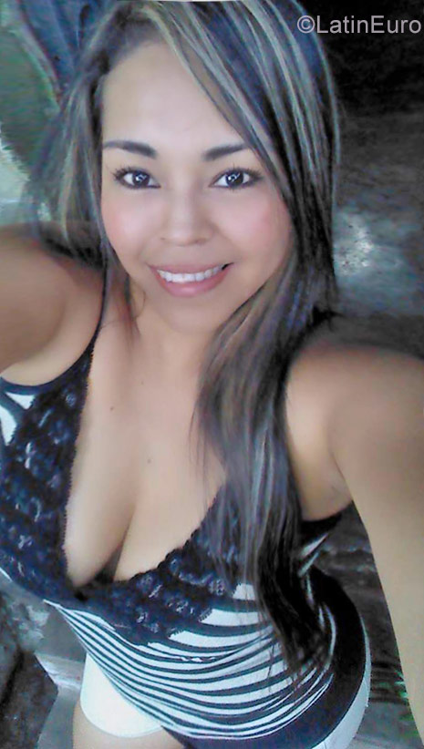 Date this foxy Ecuador girl Kathy from Provincia del Guayas EC246