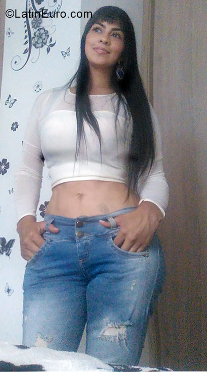 Date this young Colombia girl Monica from Medellin CO23425