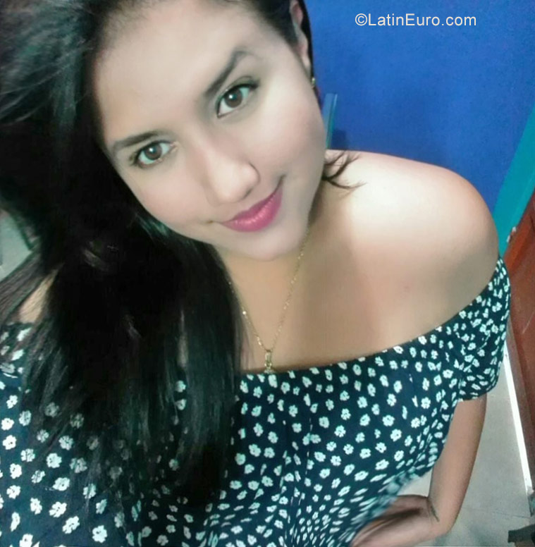 Date this nice looking Colombia girl Lizet from Barrancabermeja CO23439
