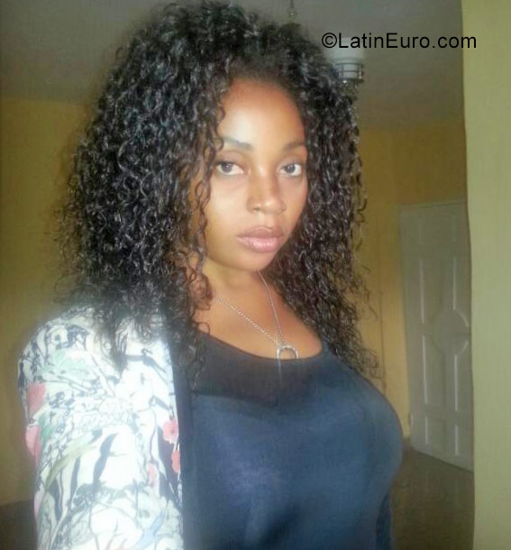 Date this exotic Cameroon girl Armelle from Yaounde CM262