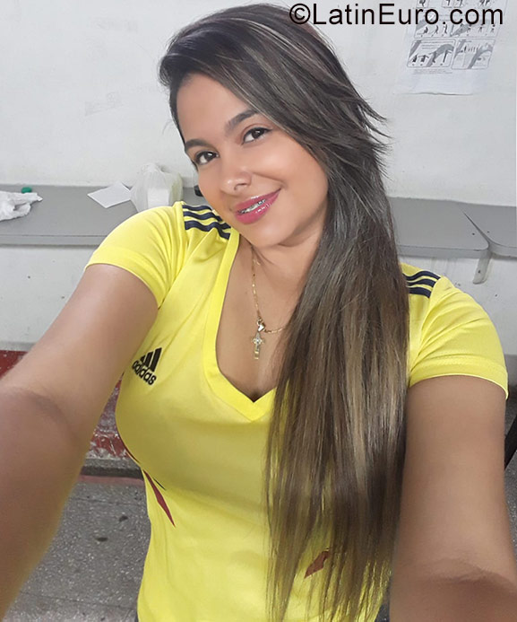 Date this beautiful Colombia girl Jhohanna from Cali CO23460