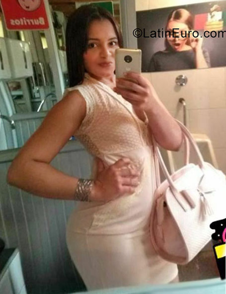Date this hard body Colombia girl Camilita from Santa Marta CO23474