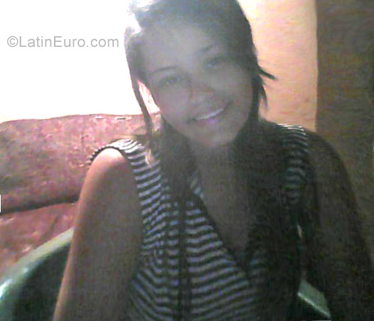 Date this georgeous Venezuela girl Paola from Caracas VE1405