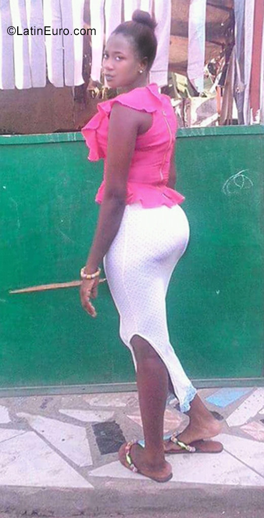 Date this foxy Ghana girl Pomaa from Accra GH145