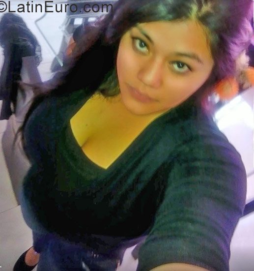 Date this stunning Colombia girl Maria from Bogota CO23508