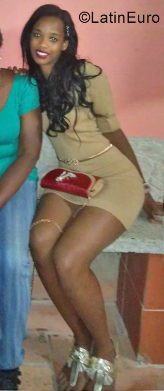 Date this sensual Cuba girl Daya from Havana CU268