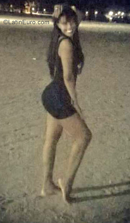 Date this hard body Dominican Republic girl Mary from Santo Somingo DO31876