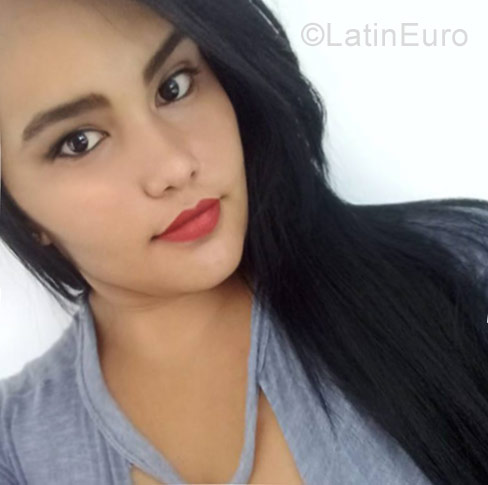 Date this beautiful Colombia girl Mayerlin from Cali CO23555