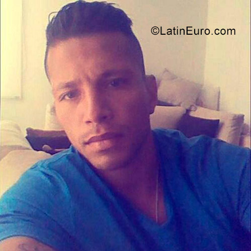 Date this hard body Colombia man Nicolas from Bogota CO23570