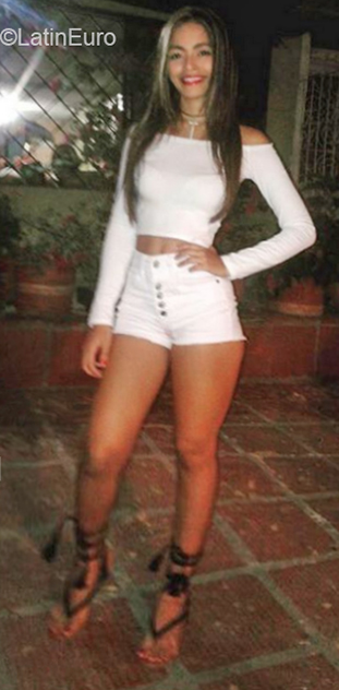 Date this lovely Colombia girl Veronica from Cartagena CO30805