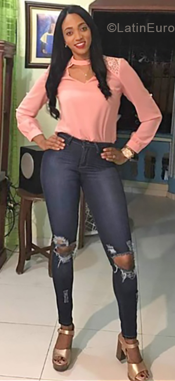 Date this funny Dominican Republic girl Nieves from Santo Domingo DO40748
