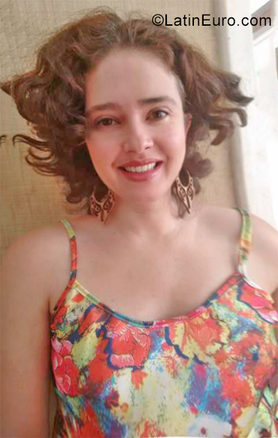 Date this good-looking Brazil girl Amanda from Goiania BR11378