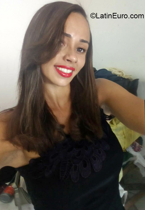 Date this beautiful Brazil girl Edi from Maceio BR11048
